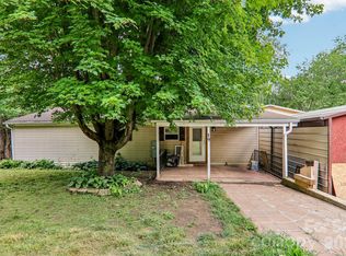 19 Dot St, Clyde, NC 28721