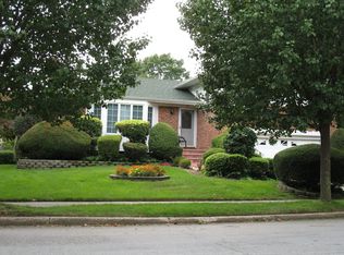 41 Pasadena Dr, Plainview, NY 11803
