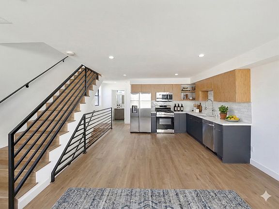 3rd image of 1856 S Redondo Blvd