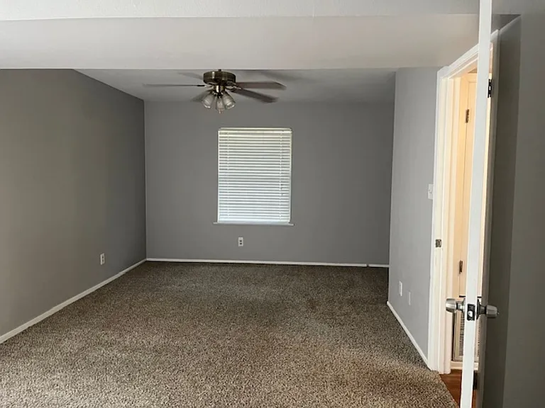 1306 Carnation Ln — Photo 16