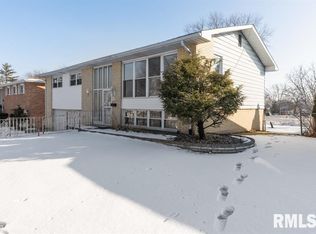 2406 W Wagner Ln, Peoria, IL 61615