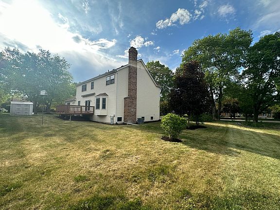 3rd image of 1580 Abbotsford Dr
