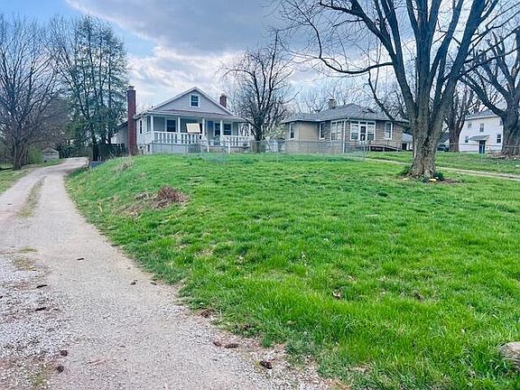 3rd image of 1055 Hart Rd