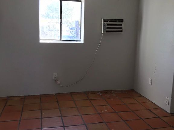 4th image of 1217 W Saint Clair St