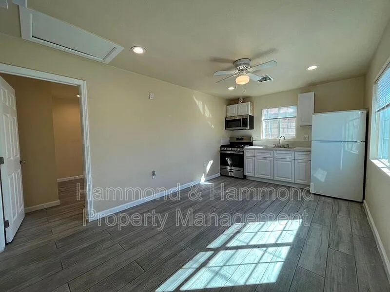 2 bed, 1.0 bath, 610 sqft, $2,195 — Photo 2