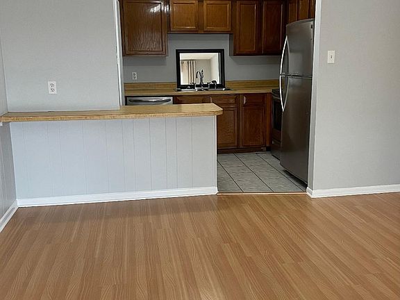 3rd image of 812 Martin Behrman Ave APT J