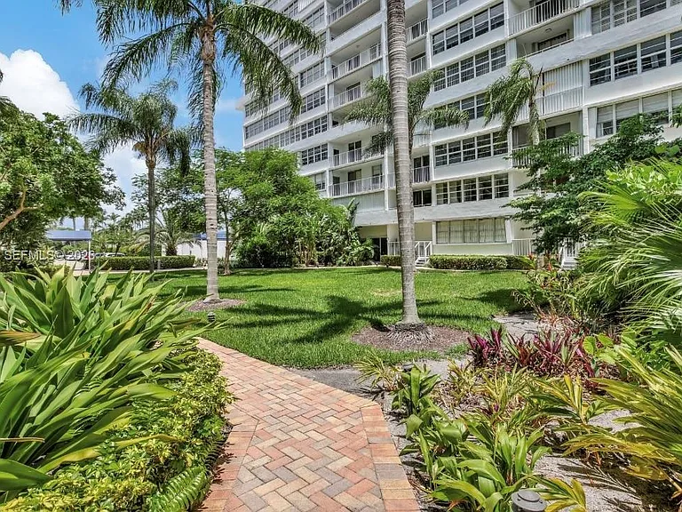 1170 N Federal Hwy #1110 — Photo 34