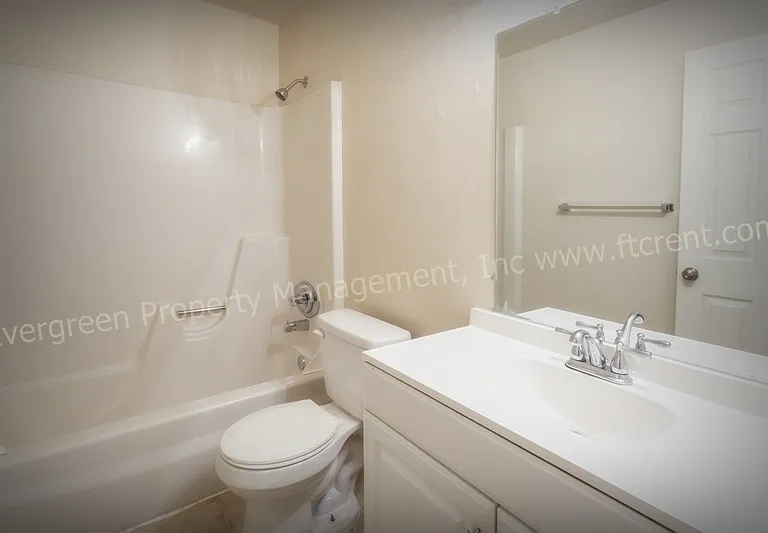 L-13 — Photo 32