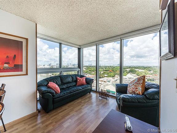 3rd image of 2655 Collins Ave APT 1402