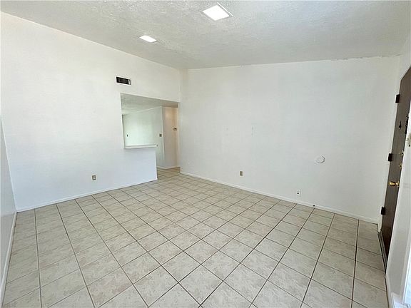 4th image of 1424 Hawk Tree Dr