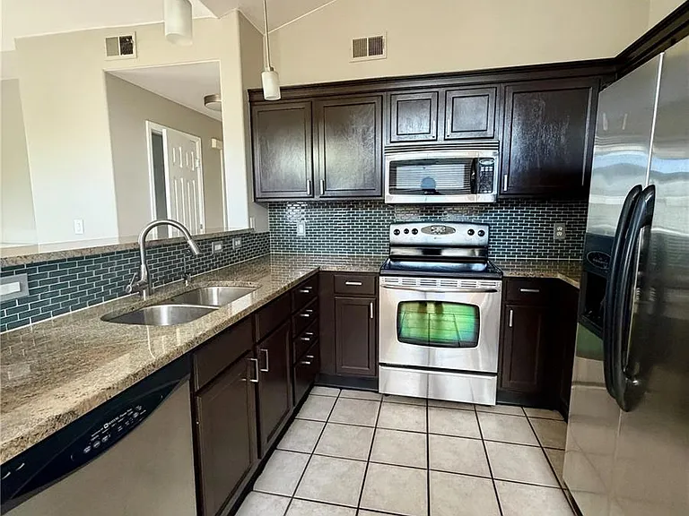8500 E Jefferson Ave #10J — Photo 3