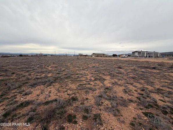 25867 N Robin Dr, Paulden, AZ 86334