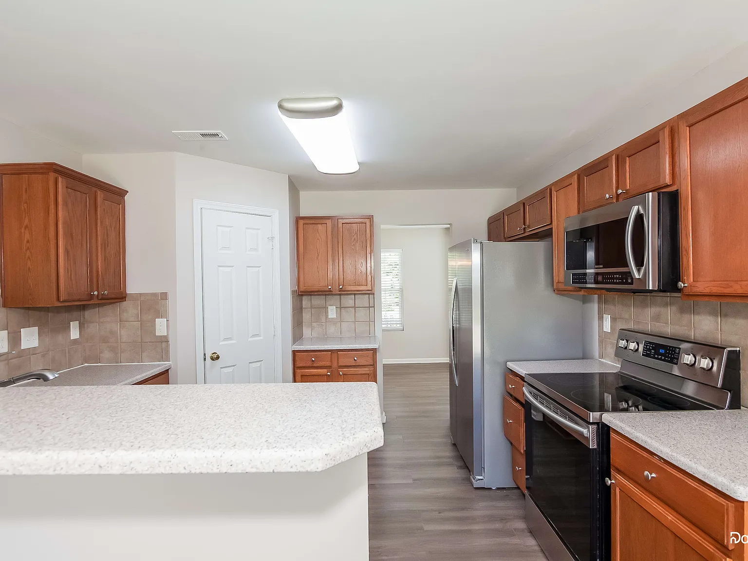 4 bed, 2.5 bath, 2365 sqft, $2,370 — Photo 3