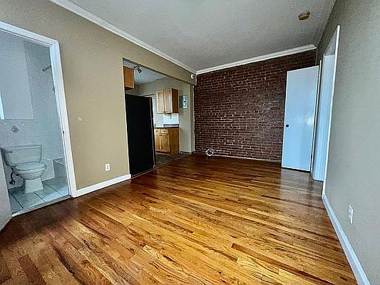 2nd image of 4004 36th Ave APT 2D