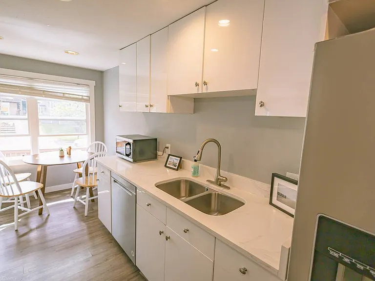 3018 E Denny Way — Photo 6