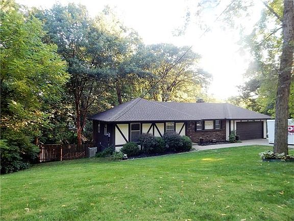 2nd image of 1474 Spruce Ave
