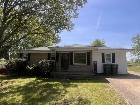 1035 N 3rd St, Pulaski, TN 38478