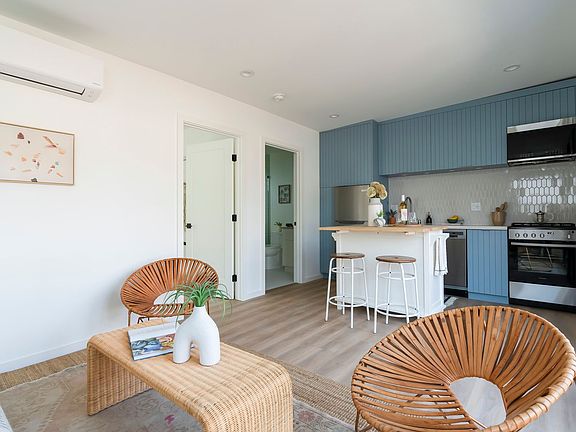 3rd image of 466 W Washington Blvd #470A