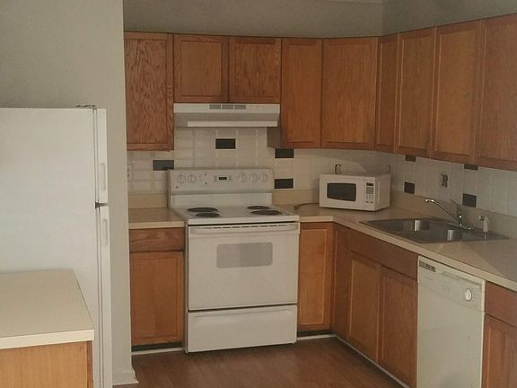 2nd image of 122 Long Ave
