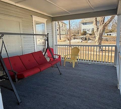 4th image of 223 W Madison St