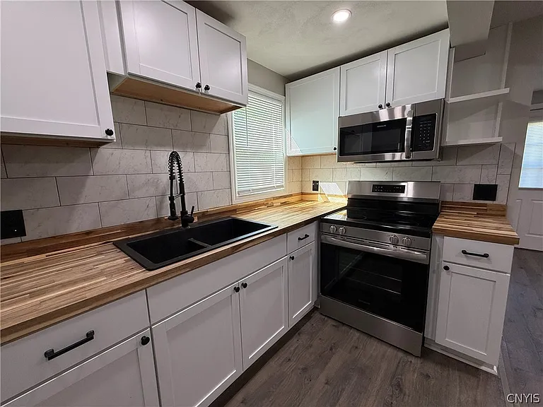 8261 Oswego Rd — Photo 5