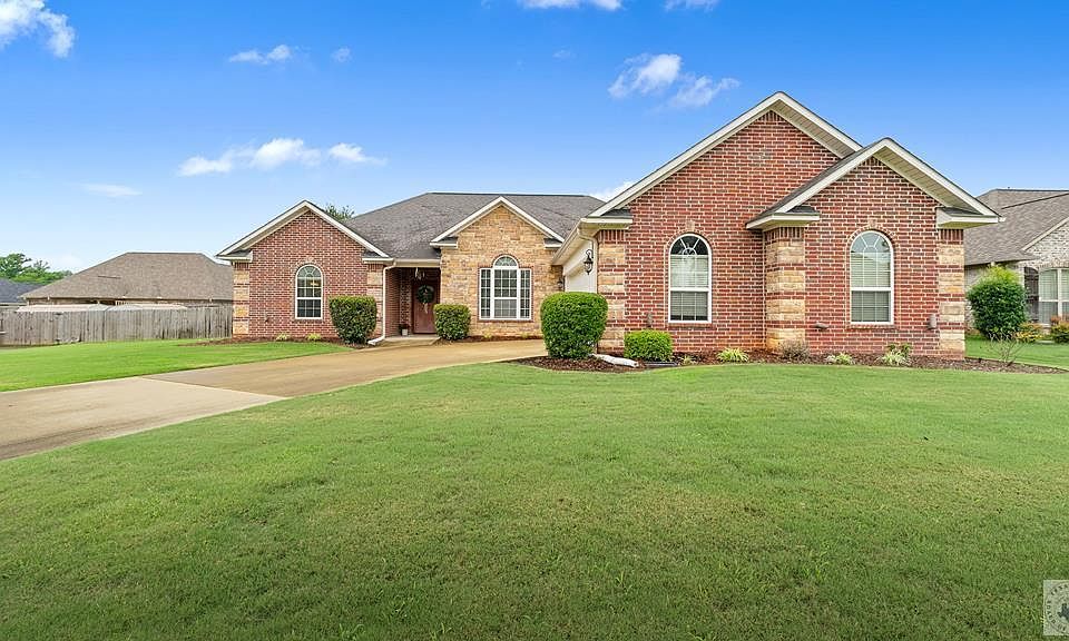 1st image of 3 Silverleaf Ln