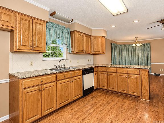4th image of 11028 Lee Springs Rd