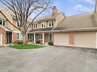 1537 Kendal Ct, Arlington Heights, IL 60004