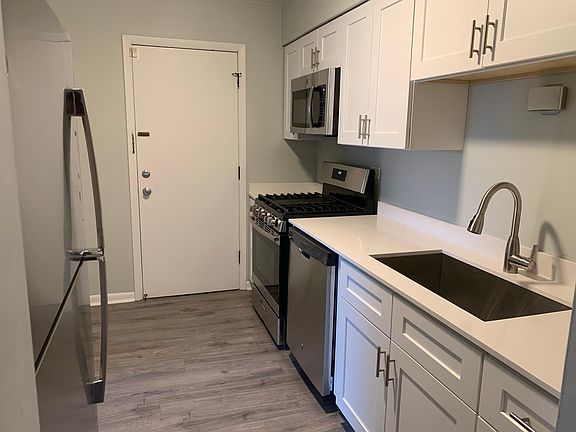 3rd image of 170 E Lake St APT 219