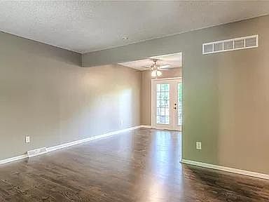 5th image of 3618 S Scott Ave