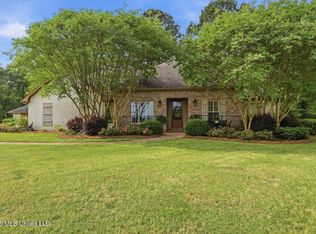 226 Meadowlands Dr, Brandon, MS 39047
