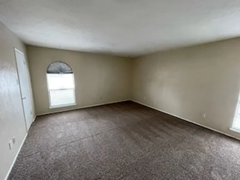 821 Stone Trail Dr — Photo 25
