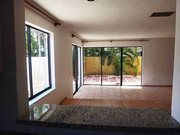 2nd image of 2985 Bridgeport Ave