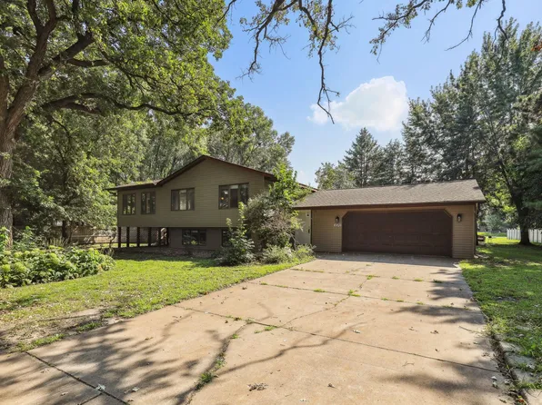 1020 Oak Ln, Monticello, MN 55362