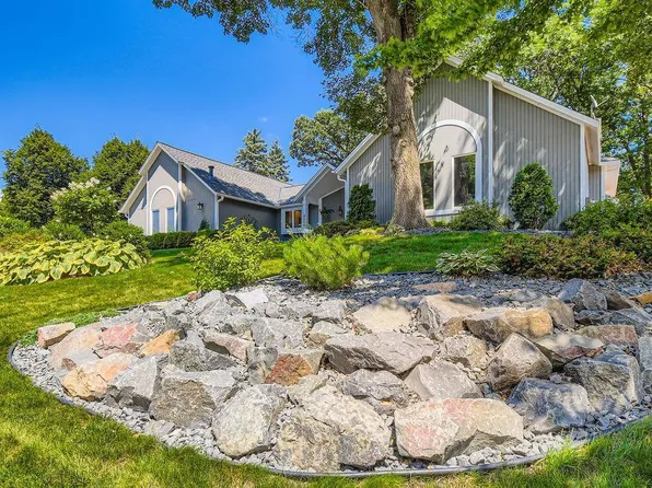 4536 Foothill Trl, Vadnais Heights, MN 55127
