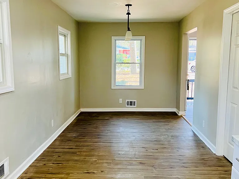 2535 Susan Ln SW — Photo 2