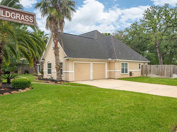 You will enjoy this large corner lot with an attached two car garage with no back neighbors. This home is close to the dog park, neighborhood park and marina.