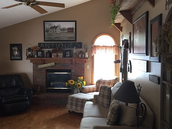 Great room. Vaulted ceilings