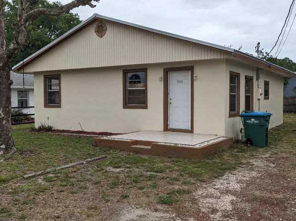 909 Hibiscus Ave, Holly Hill, FL 32117