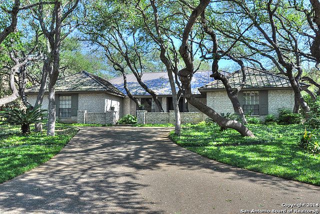 Circular driveway with mature trees