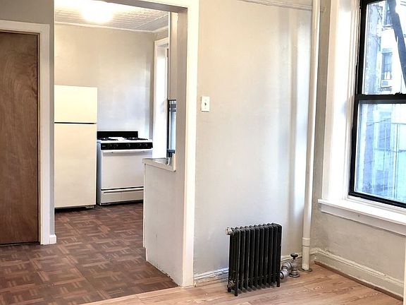 4th image of 127 Henry St APT 7