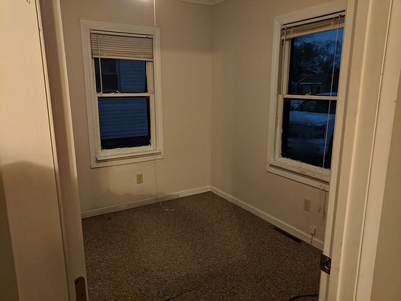3rd image of 125 Morgan Ave W