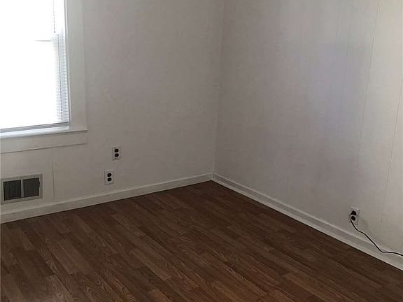 3rd image of 1133 Central Ave