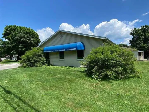 3205-3207 Iowa Ave, Connersville, IN 47331
