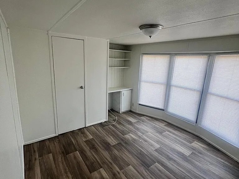 63 Lakeshore Dr — Photo 6