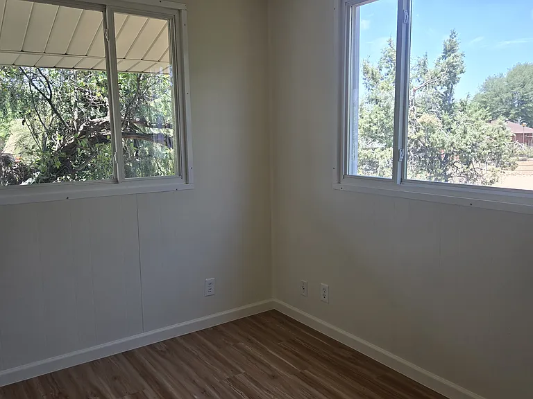 408 E Bonita St — Photo 2