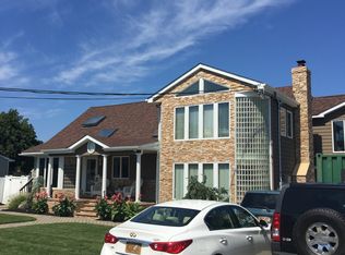70 E Kissimee Rd, Lindenhurst, NY 11757