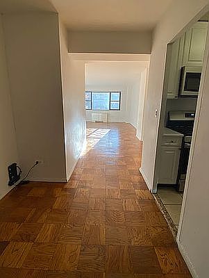4th image of 300 W 55th St APT 6v
