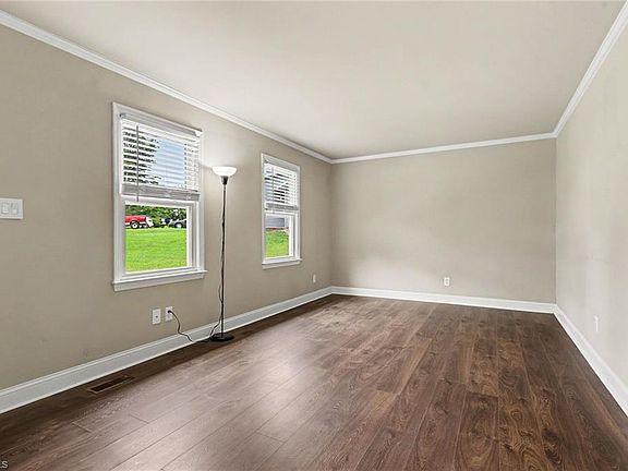 4th image of 225 Meadow Trl