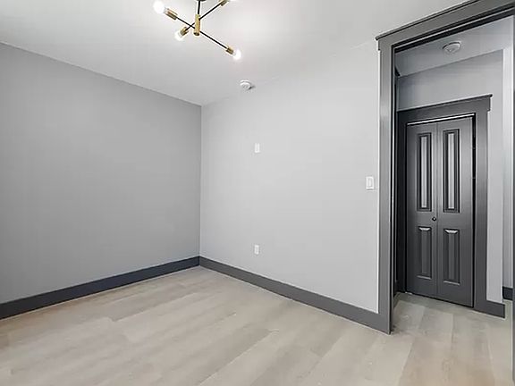 2nd image of 161 W 54th St #1001E